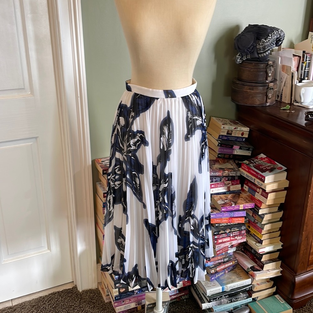 Banana republic pleated midi skirt